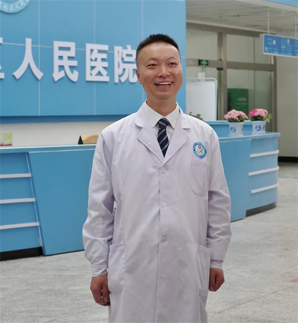 來自海拔4000米以上的純真笑容！通用醫(yī)療援藏醫(yī)療隊(duì)員盡心“傳幫帶”，厚植藏漢情(圖3)